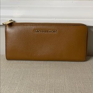 MK zip wallet